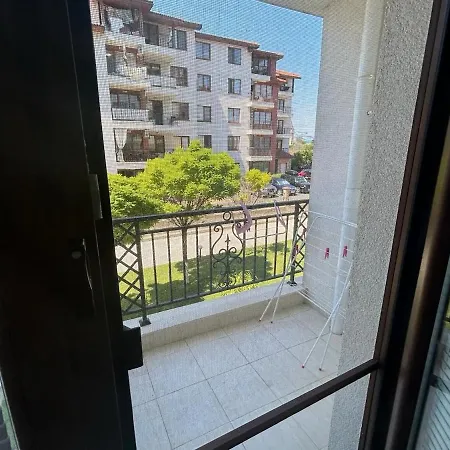 Apolon 9 アパート *